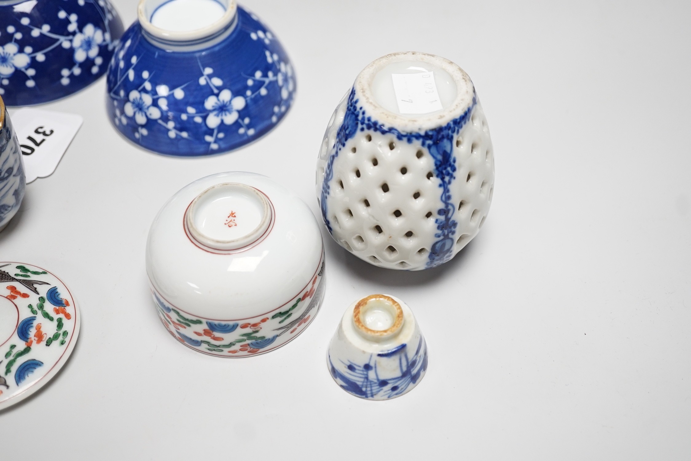 A group of mixed Chinese and Japanese porcelain vessels, tallest 11 cm